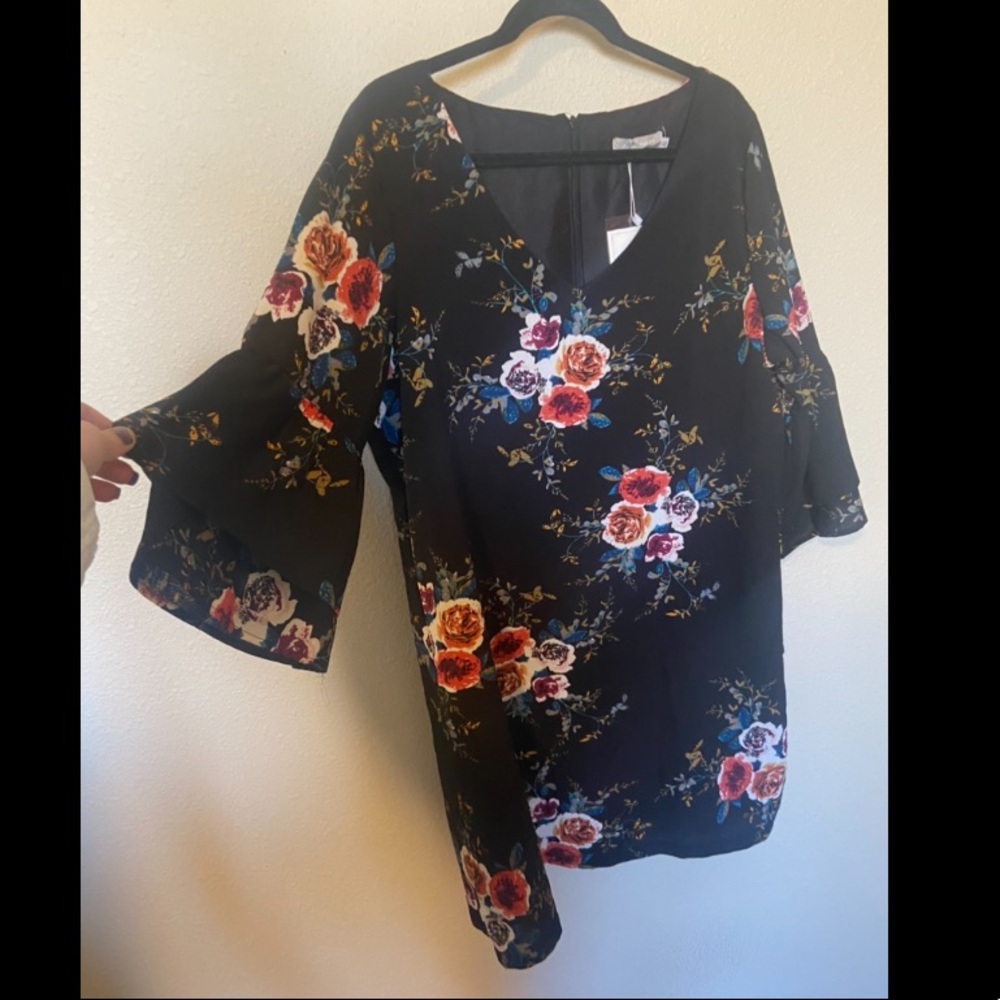 Never worn. In excellent condition!